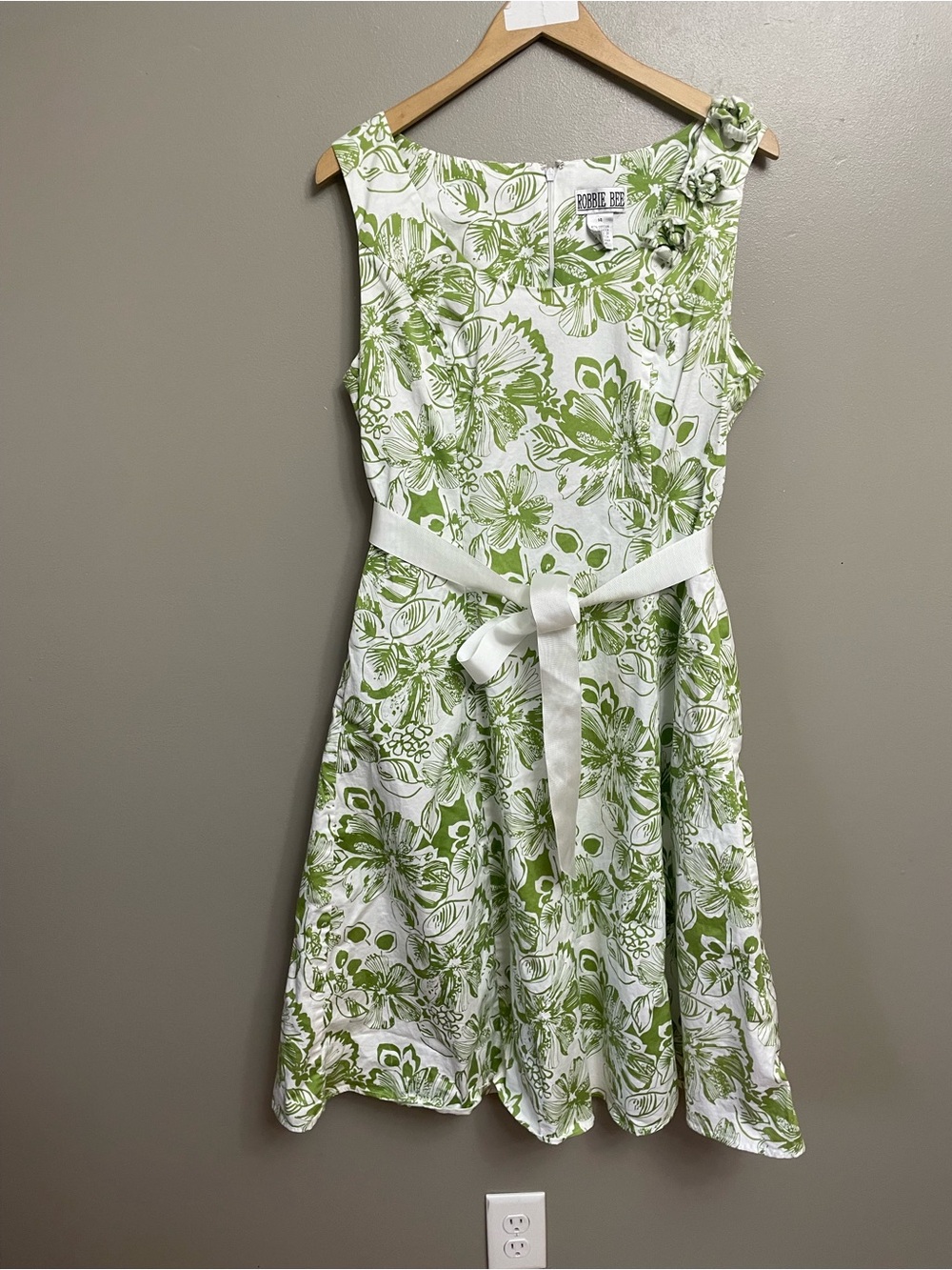 Robbie Bee Green & White Floral print dress size 14 A-Line Flounce Summer